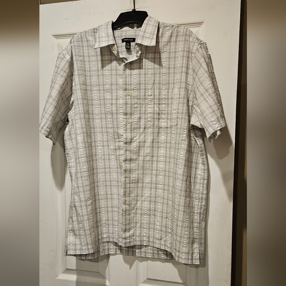 VAN HEUSEN BUTTON UP SHIRT